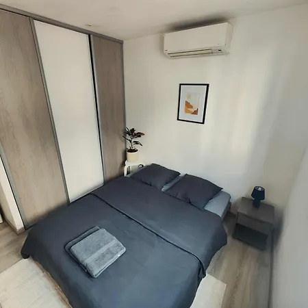 דירה & Quiet, 10 Min To Palais & Train Station קאן